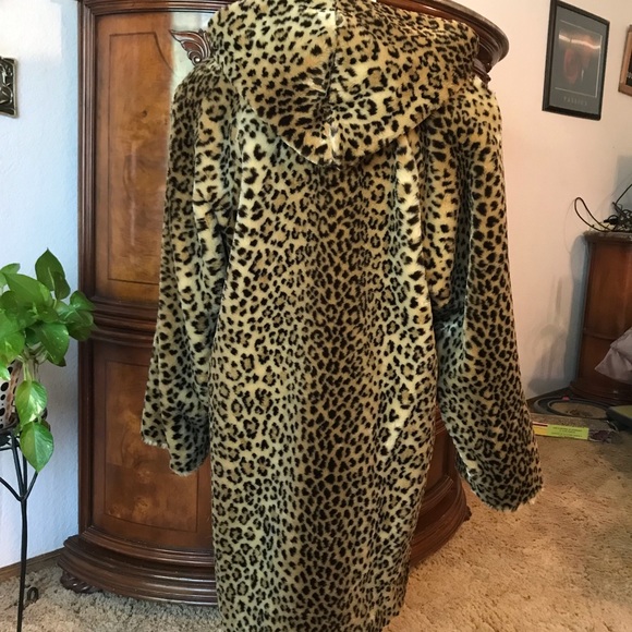 Dennie Basso Faux Fur Coat Leopard Print.Extra Shipping Chg included In Price. - Picture 13 of 15